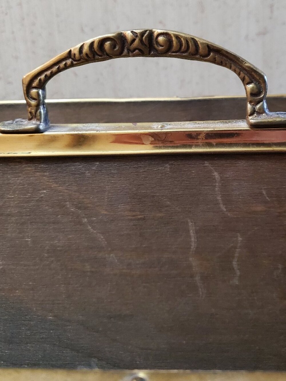 embossed brass and wood magazine rack, English mid-century home decor - Picture 5 of 16
